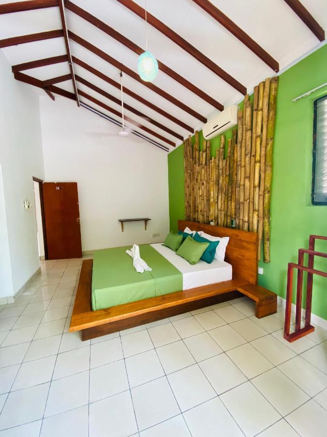 Surf N Spice - Hiriketiya Hotell Dikwella Eksteriør bilde