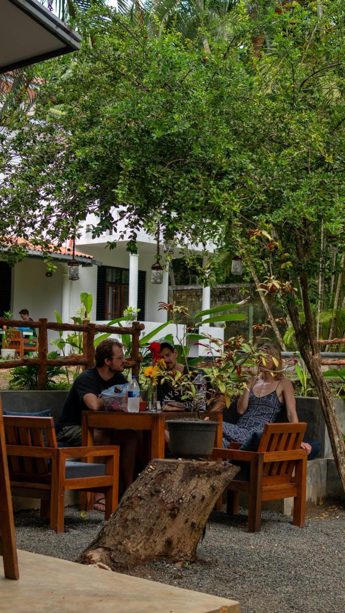 Surf N Spice - Hiriketiya Hotell Dikwella Eksteriør bilde